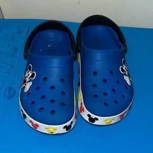 mickey mouse crocs